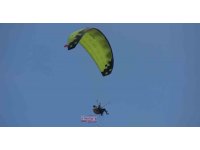 Jandarma’nın kuruluşunun 185’inci yıl dönümünde Burdur Gölü kenarına paraşütle indiler