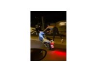 Trafikte motosiklet üzerinde akrobatik hareketler cezasız kalmadı
