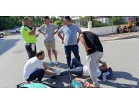 Kazada yaralanan sürücüye vatandaşlardan buzlu tedavi