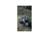 Motosikletiyle 30 metrelik uçurumdan yuvarlanan sürücü yaralandı