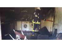 Alanya’da 7 katlı binanın zemininde çıkan yangın evi kül etti