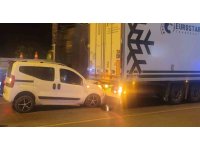 Tıra arkadan çarpıp firar etti