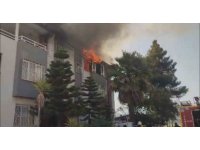 Çatı katı alevlere teslim oldu, vatandaşlar korku dolu anlar yaşadı