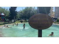 Sıcaktan bunalan çocukların tehlikeli serinliği