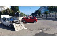 İki otomobil kafa kafaya çarpıştı: 2 yaralı