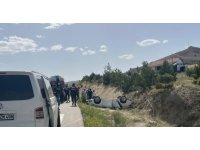 Otomobil çekici ile çarpışıp takla attı: 1 ölü, 1 yaralı