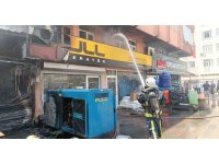 Antalya’da korkutan yangın, plastik deposuna sıçramadan söndürüldü