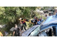 Yayla yolunda otomobil uçuruma yuvarlandı: 5 yaralı