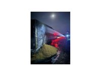 Tarsus’ta buğday yüklü tır yandı