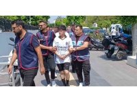 İş yerlerinden kıyafet çalan hırsızlar yakalandı, esnaf derin bir nefes aldı