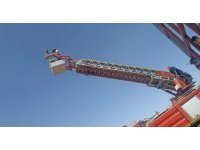 Vinçte mahsur kalan işçi kurtarıldı