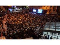 Isparta tek yürek oldu, vatandaşlar Türkiye maçını dev ekrandan izledi