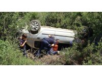 Antalya’da araç 15 metrelik şarampole devrildi: 2 yaralı
