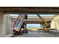 Osmaniye’de kamyon köprüden düştü: 1 ölü