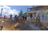 Kamyonun kopardığı elektrik teli yangına neden oldu