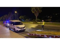 Kadını darp ederken kendisine müdahale eden polise mukavemette bulundu