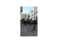 Halatı kopan iskeleden düşen 2 işçi yaralandı