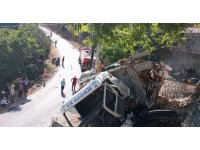 Kontrolden çıkan limon yüklü kamyon duvara çarptı: 1 yaralı