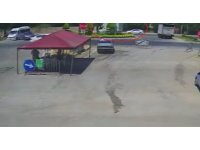 Otomobil kamyonete ok gibi saplanıp devirdi, ortalık savaş alanına döndü