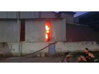 Fabrikada çıkan yangında dumandan etkilenen 6 kişi tedavi edildi