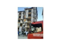 İntihar etmek için 5 katlı apartmana çıkan şahıs ikna edildi