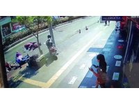 Yaya geçidinde kazaya neden oldu, yaralı yerde yatarken bisikletine binip gitti