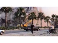 9 katlı bina iş makinesinin darbesiyle yerle bir oldu