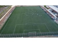 Depremzede vatandaşlar yeşil sahada ter dökerek moral bulacak