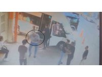 Yolcu, minibüs şoförünün kulağını ısırarak koparttı