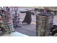 Mersin’de bir kadın, esnafın tezgahlarını dağıtarak kaçtı