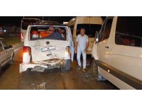 Tur minibüslerinin kazasında 4 araç hasar gördü, turistler büyük korku yaşadı