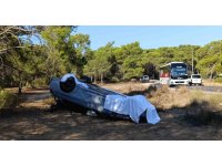 Takla atan lüks otomobilin plakalarını söküp üzerini çarşafla kapattılar