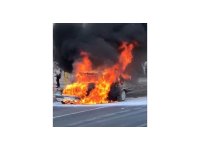 Mersin’de otomobil alev alev yandı