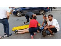 Cipin açılan kapısına çarpan motosiklet sürücüsü saniyelerle ölümden döndü