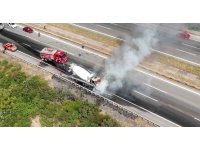 Seyir halindeki beton mikseri alevlere teslim oldu