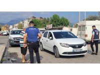 İki araca çarpan otomobilin sürücüsü yaralandı