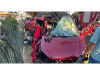 Kamyonet ile otomobil çarpıştı, araçlar hurdaya döndü: 2 yaralı