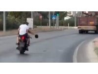 Kapkaç yapıp motosikletle kaçarken görüntülenen 2 şüpheli yakalandı