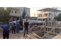 Osmaniye’de elektrik direğine çarpan beton pompası alev aldı: 2 kişi yaralandı