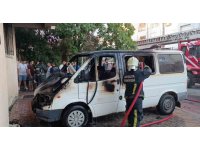 İnip park ettiği araç 5 dakika sonra alev alev yandı