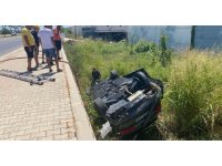 Şarampole uçan otomobildeki 2 kişi yaralı olarak kurtarıldı