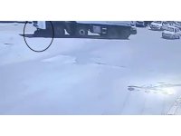 Motosiklet sürücüsünün hafriyat kamyonunun altında ezildiği anlar güvenlik kamerasında