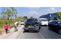 VIP tur aracı, tur otobüsüyle çarpıştı