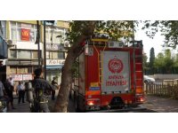 Yangın ihbarına giden itfaiye ekiplerinin dar sokak ve ağaç sınavı