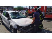 Otomobilin çarptığı motosiklet ve bisikletin sürücüleri yaralandı