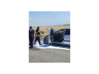 Otomobilin motoru seyir halindeyken alev aldı