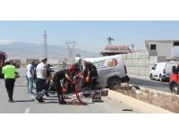 Kamyon ile hafif ticari araç çarpıştı: 1 ölü