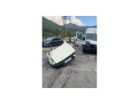 Isparta-Antalya Karayolu’nda 3 aracın karıştığı kazada 7 kişi yaralandı