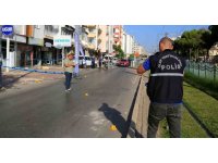 Antalya’da bir işyeri kurşunlandı, yol savaş alanına döndü
