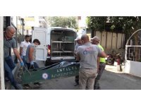 Aşçı çalıştığı mutfakta kanlar içerisinde bulundu